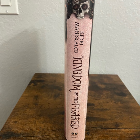 Kingdom of the feared Barnes & noble edition - Picture 2 of 7